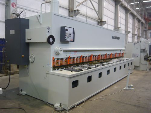 Máy cắt thủy lực